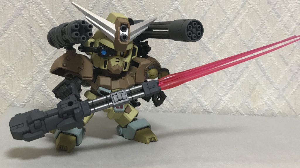 HGBCジャイアントガトリングを分離させてアームを介して付けています
こちらも無改造
武器はHGカスタマイズキャンペーンのやつにサーベル刃を付けました