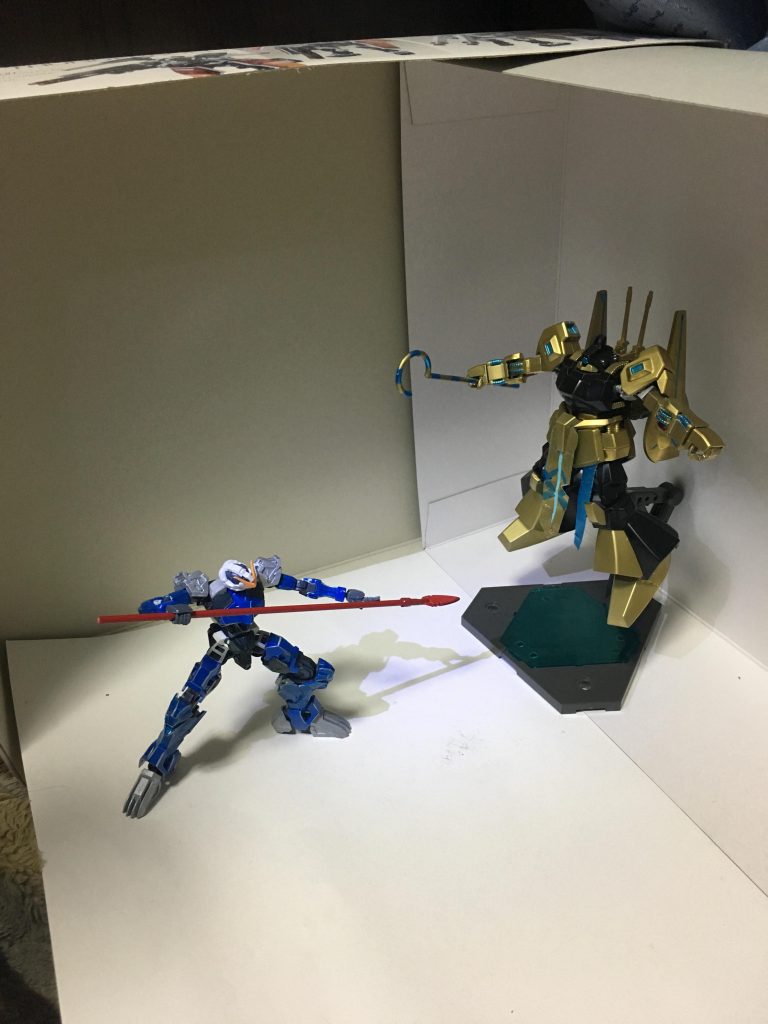 某青タイツと。
YouTubeにこんな感じの動画がありますよ。