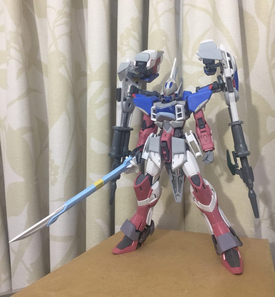 1/144のディープアームズのパーツを上げ底してジャスティスに組み込む。かなりアナログな作業となっております。
