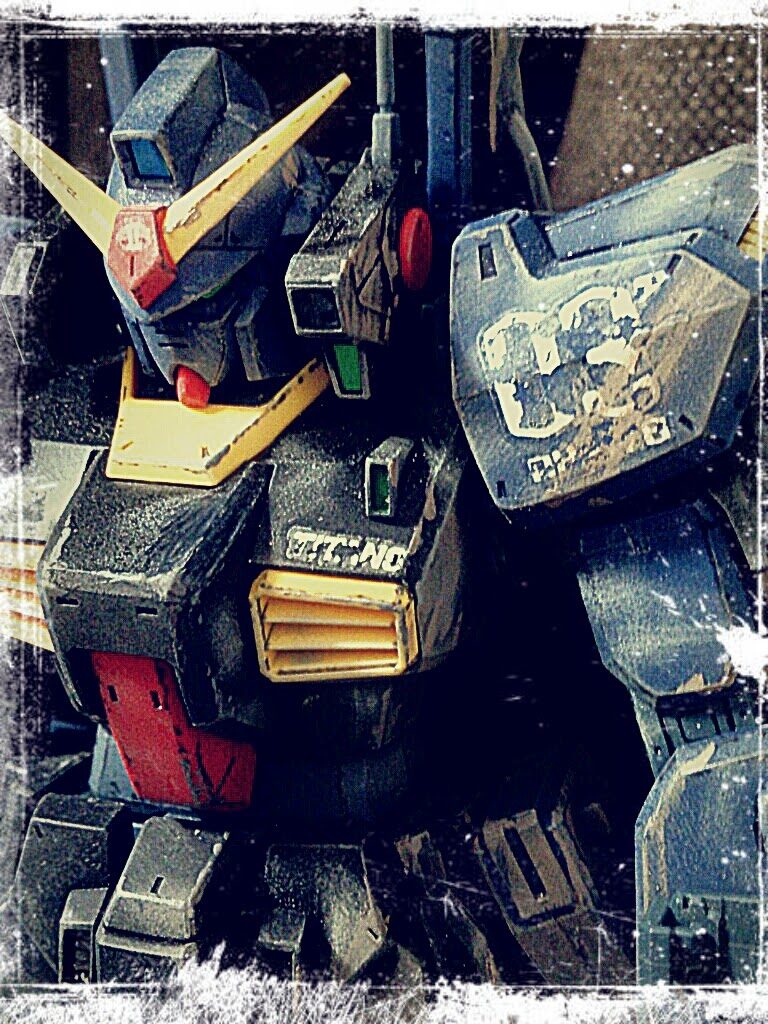 デカール貼ったあとにつまようじで剥がしてます。