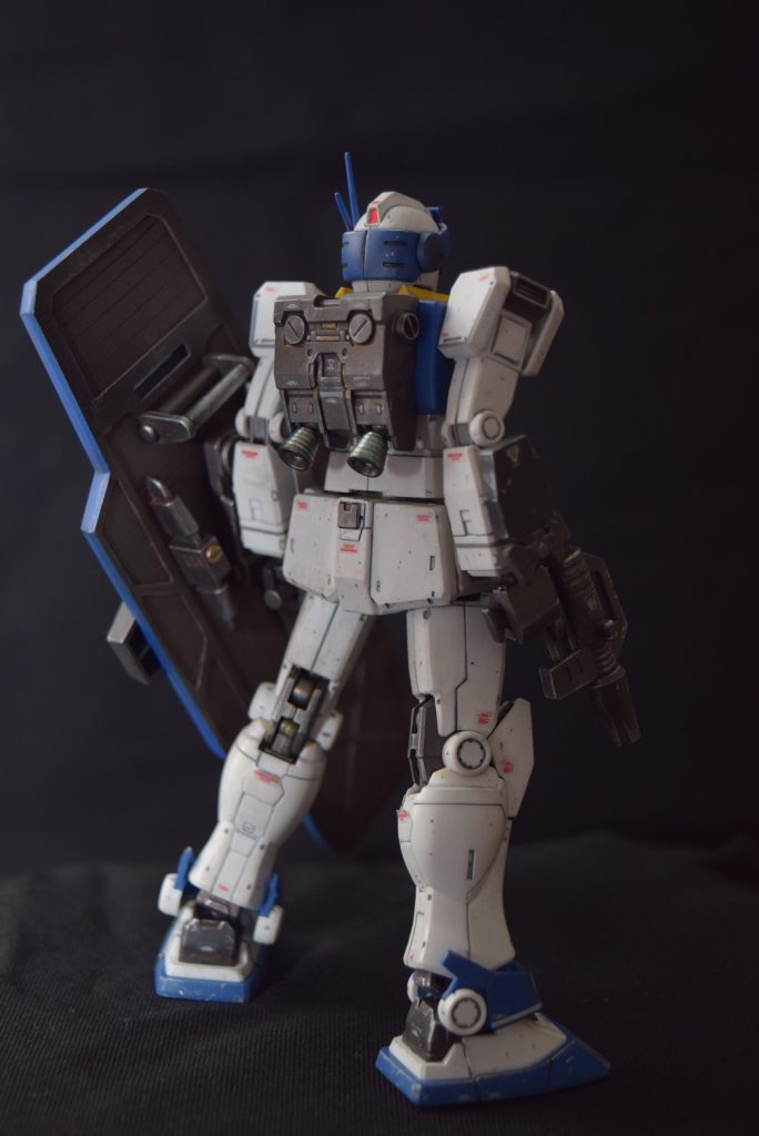 後ろから。ランドセル横のマルイチと、腰のフタはコトブキヤのパーツです。
3㎜プラ棒を通してあるので、外して武装拡張も出来ます。