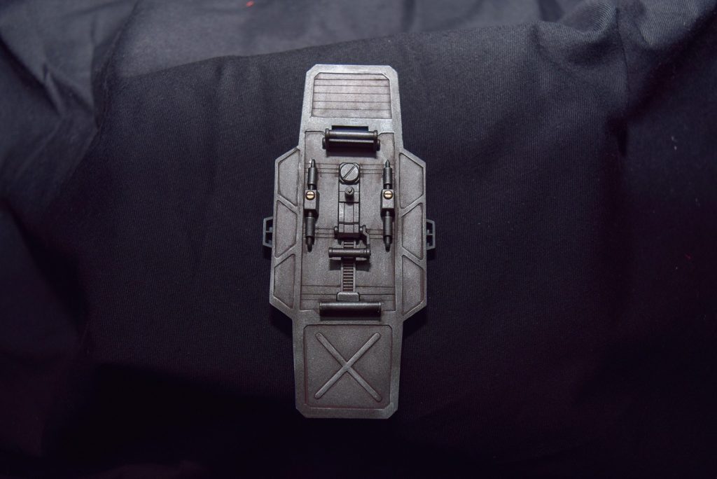 シールド裏。プラ板を貼りました。素のディテールも使ってそれっぽく。