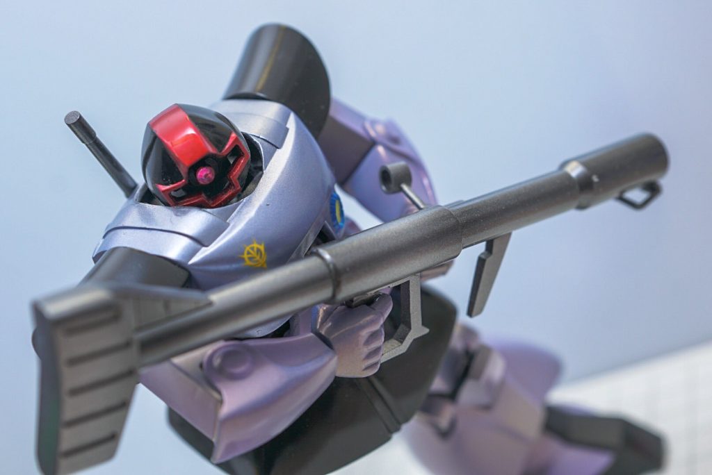 ジャイアントバズは、あまりに細かったので、ほぼスクラッチになってしまいました。。
ストックを肩に担ぐポージングは、やはりやりたかったので!
モノアイも、ボールジョイントで可動します(*´ω`*)