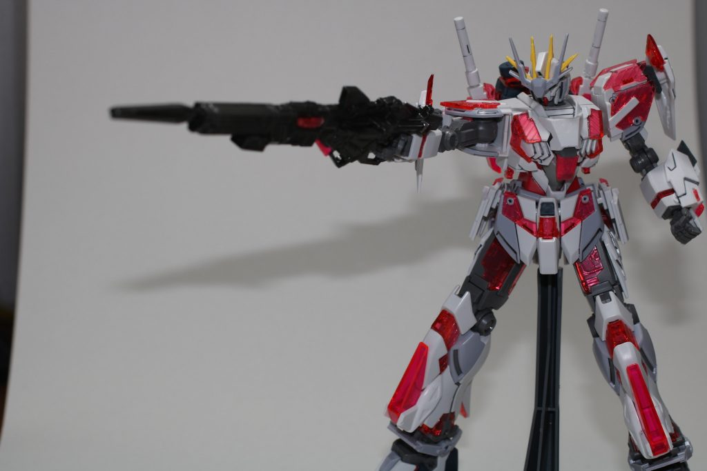 ビームライフルは前半部はナラティブ、基部はビームマグナムを使っています。