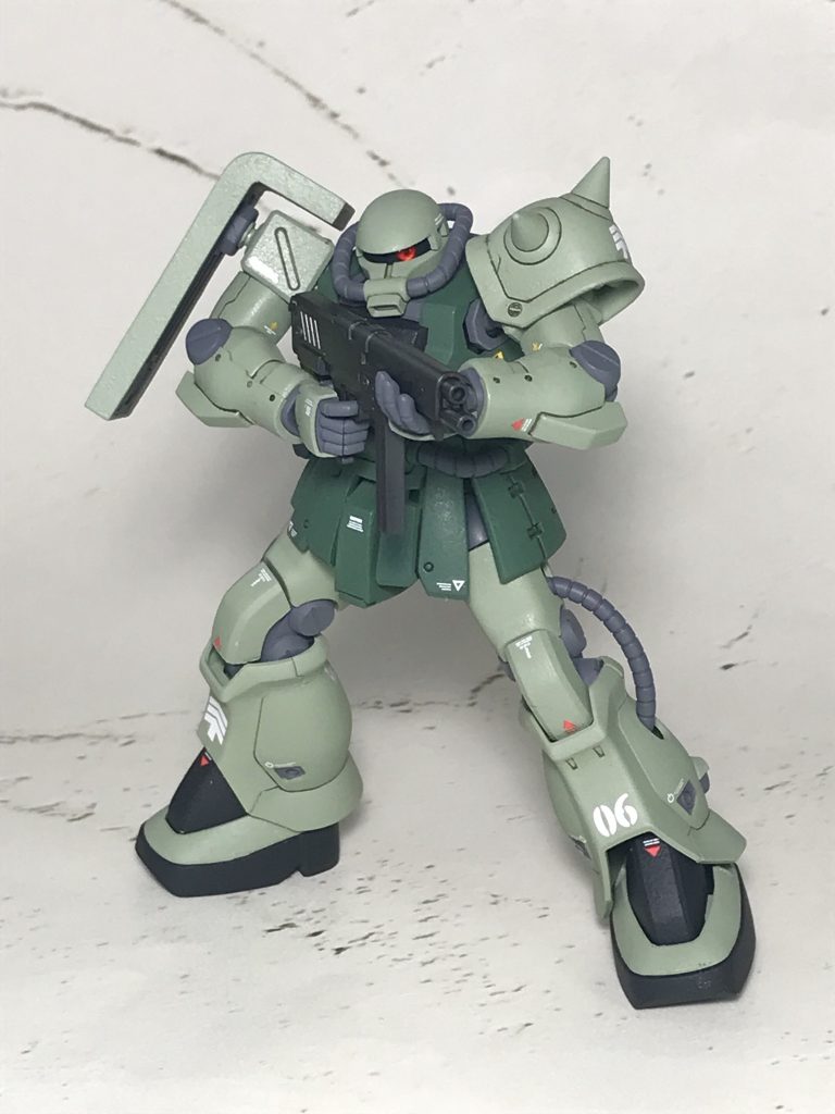 後期型のザクマシンガンも捨てがたいのですが、F2にはこっちの方が似合ってると思ってます。