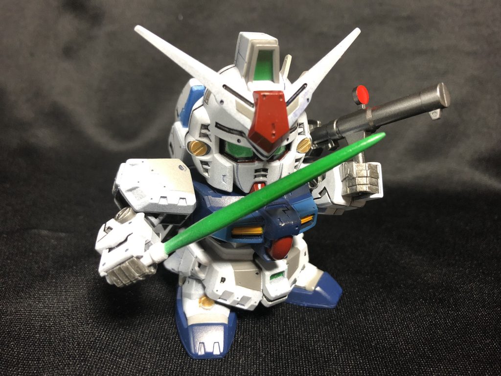 フォールディングバズーカとネギです。劇中はピンクでしたが、色がなかったのでネギになりました。