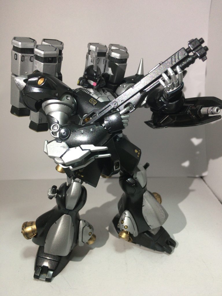 ケンプファーはショットガンを構えたポーズが映えます。