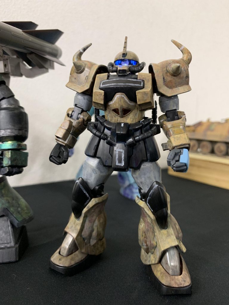 モノアイ無くしちゃったので、LEDを入れました。