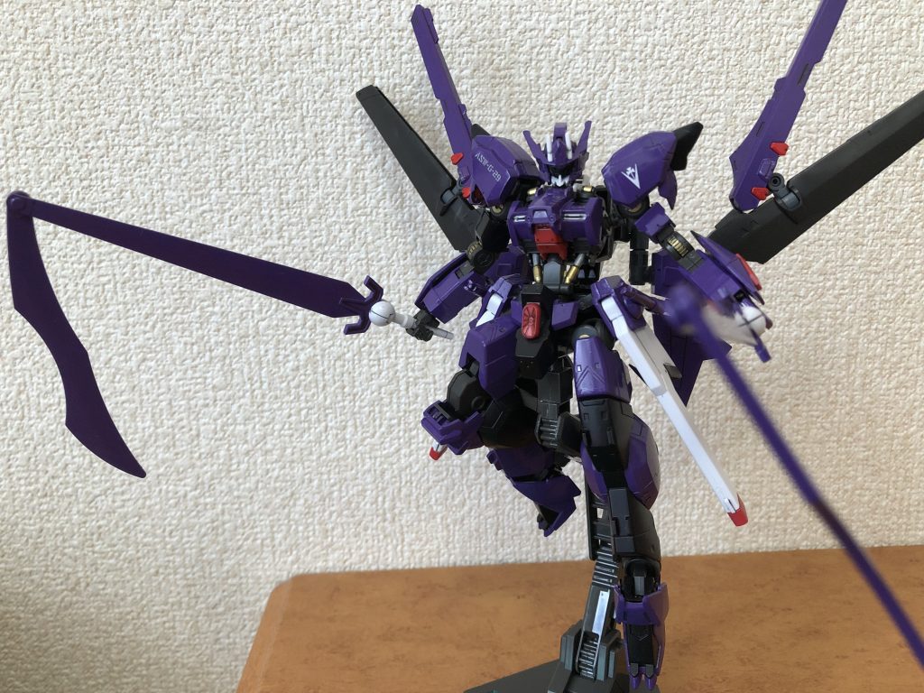 鎌が好きすぎるので、ラヴファントムの武装は一式装備しています。
ちなみに名前の「グローセ」と型式番号の「h」は、私の好きなドイツの未完成のH級戦艦、「フリードリヒ・デア・グローセ」からつけました。