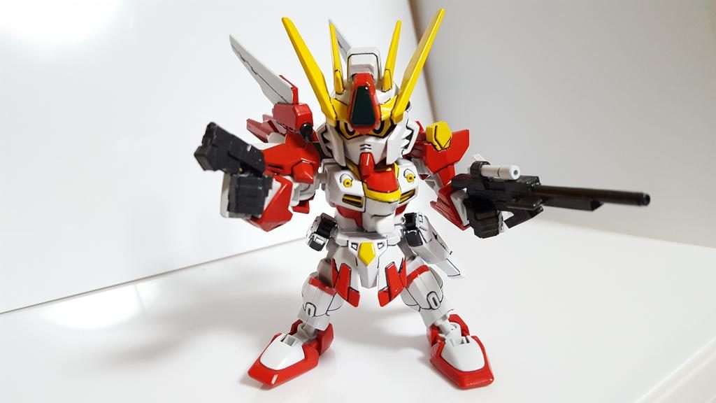 主武装。右手の実弾銃で牽制、左手のライフル(実弾)にて本命を叩き込むスタイル