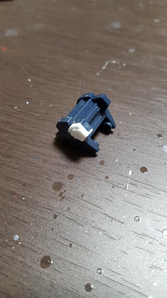 肩:左肩だけ、プラ板つかって一部装甲追加