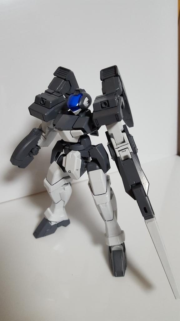 正面。ラインも最低限のみです。