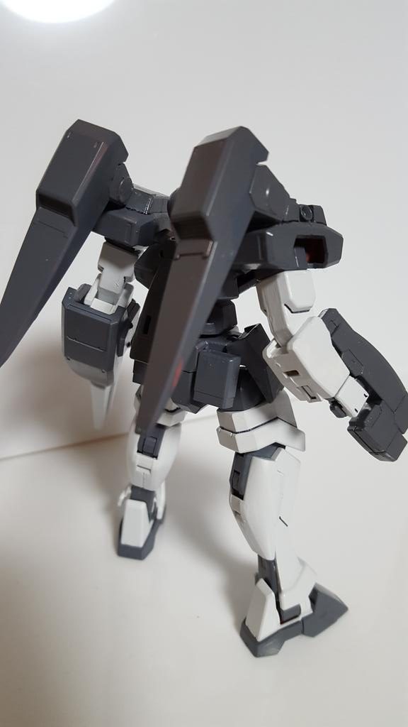 裏面。筆塗でさっと塗ったので、塗装が荒い。