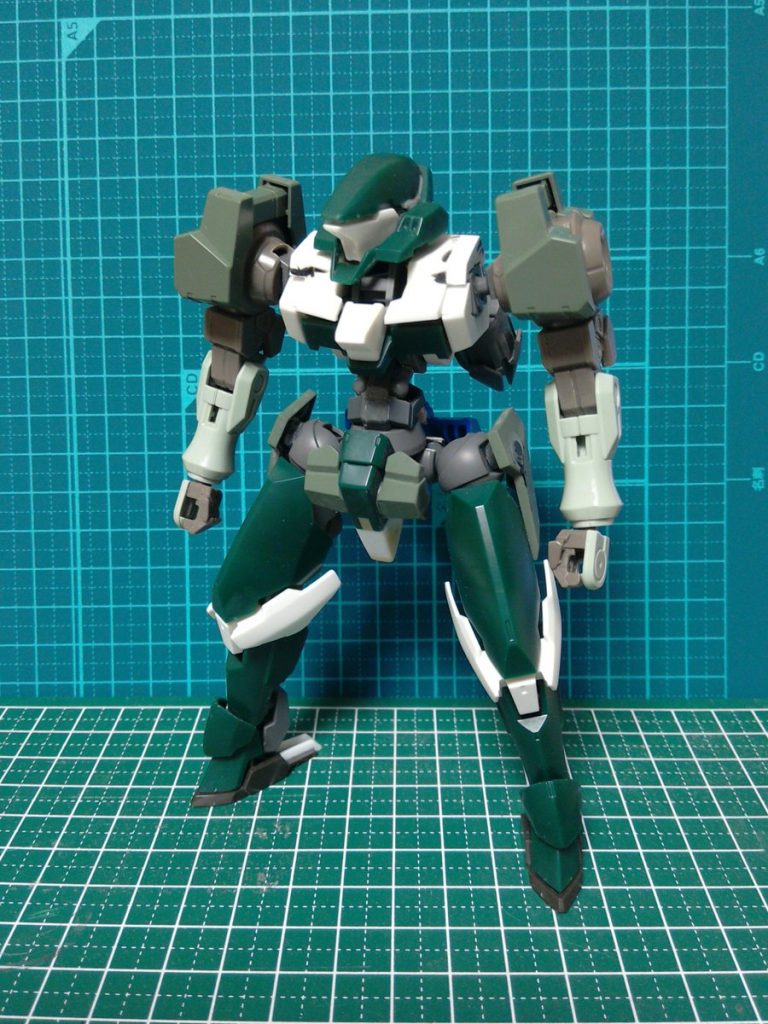 胸部・股間の装甲を延長
股関節はここから２mmほど詰めました