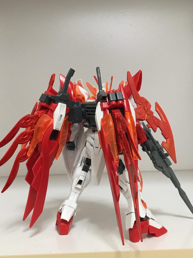 リアのフェザーブレードはソードビットとして展開可能