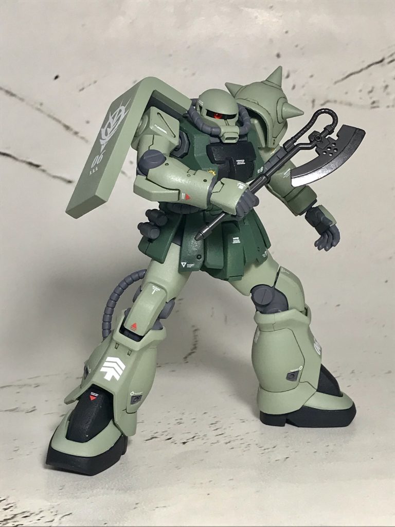 ヒートホークはブチ穴を開口した以外は何もしてません。
グラファイトブラックで塗装後、刃の部分をメタルカラーのダークアイアンで塗装し、質感を変えています。