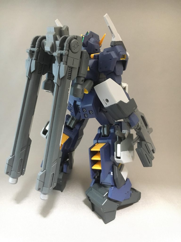 ヘイズルキャノン
HGUCヘイズルの渋かっこよさに魅了され、昔作ったSEED1/100シリーズやMGのパーツを貼り付けることでフルアーマー化しました!