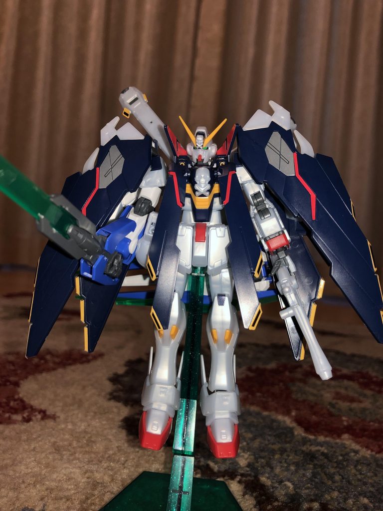 このガンプラは特に構想とかもなくプラモ売り場でどれでミキシングしたらおもしろそうかなぁと思いながら買ったガンプラで作りました。