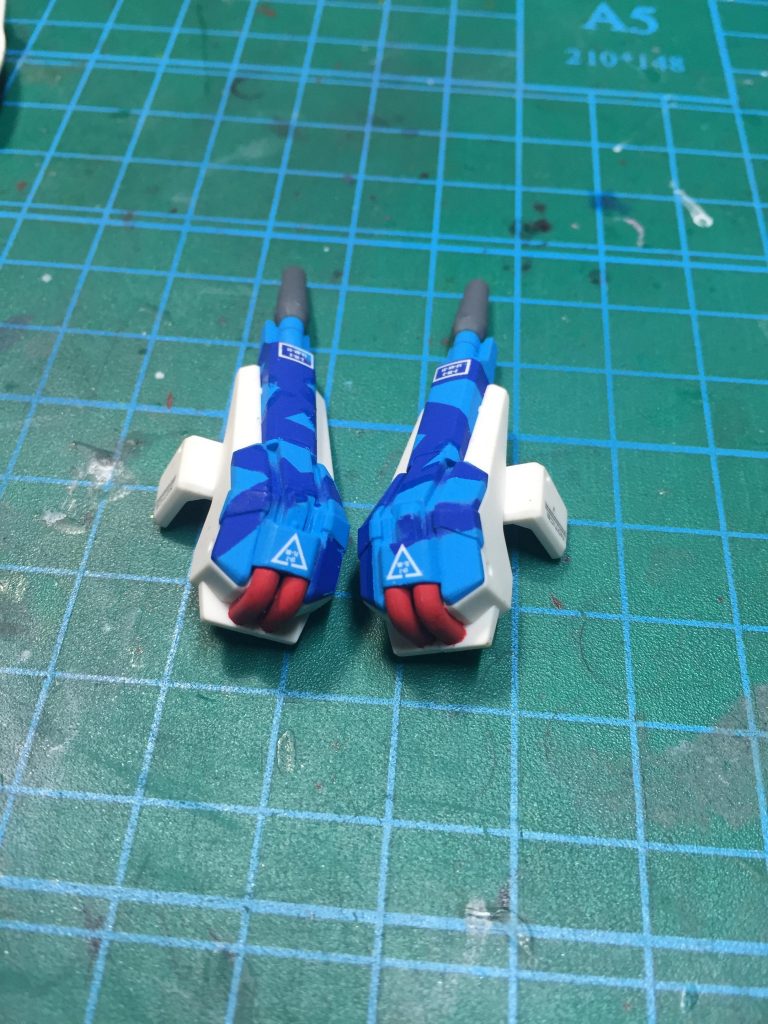 腰のビームのコード？の部分はアクセントで赤で部分塗装