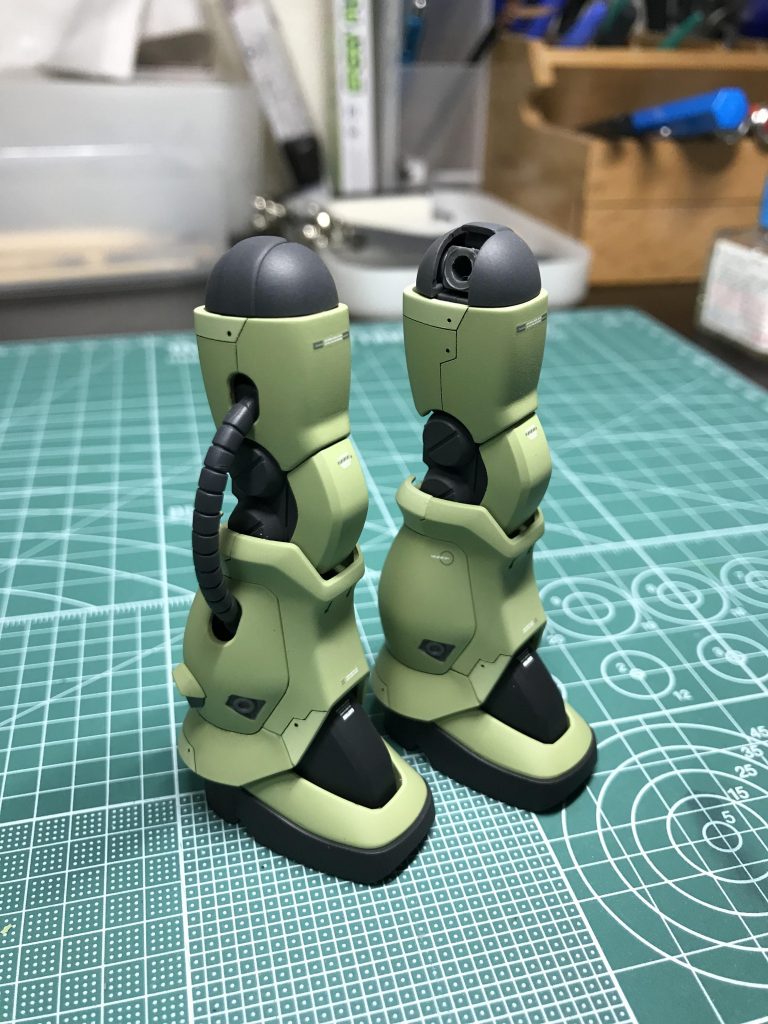 太腿上部がお気に入り。
組み立てたら見えないけど。