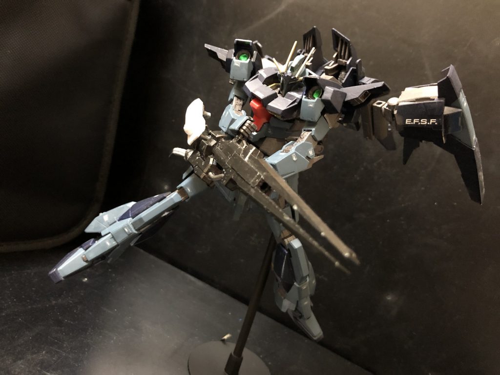 ちなみに混戦を想定しているため、従来の狙撃中心のライフルから威力重視のハイパーライフルに装備を変えている。
ハイパーライフルは本機の背面にケーブルで接続される為、ジェネレーターから大容量のエネルギーを補給出来、メガランチャー並みの威力を持つ。