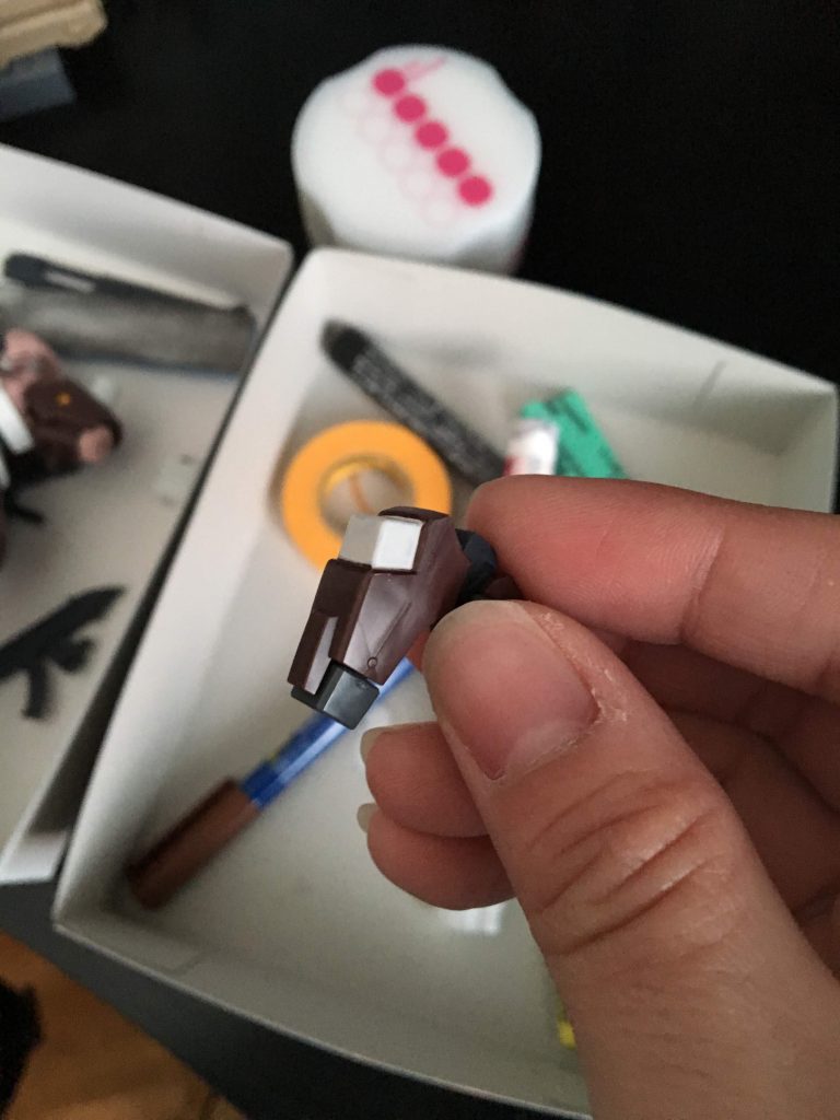 膝だけは要塗装です。