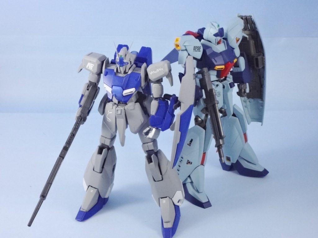 リ・ガズィと比較。
撮影後誤って落下。
リガズィアンテナが折れて部品紛失。∑(TДT)