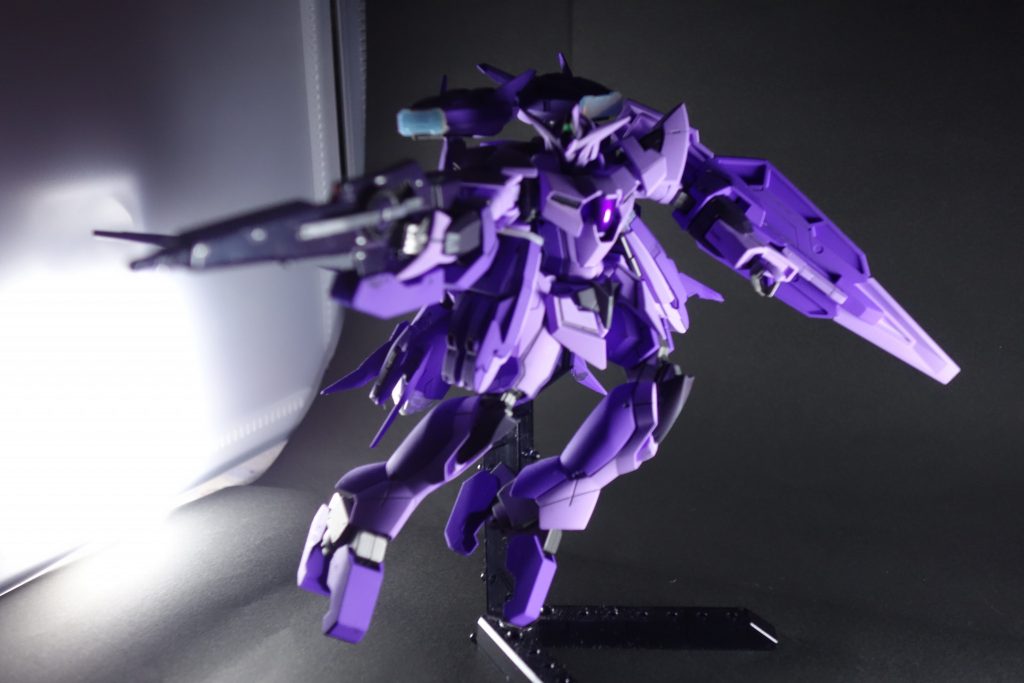 自分は基本的に同じ作品や関連のある作品でしかミキシングはしないんですが今回もそれですね。見ての通り1.5ガンダム(以下アイズガンダム)とセラヴィーガンダムシェヘラザードです。名前長いねん。武器はアイズガンダムのものをそのまま使用しました。