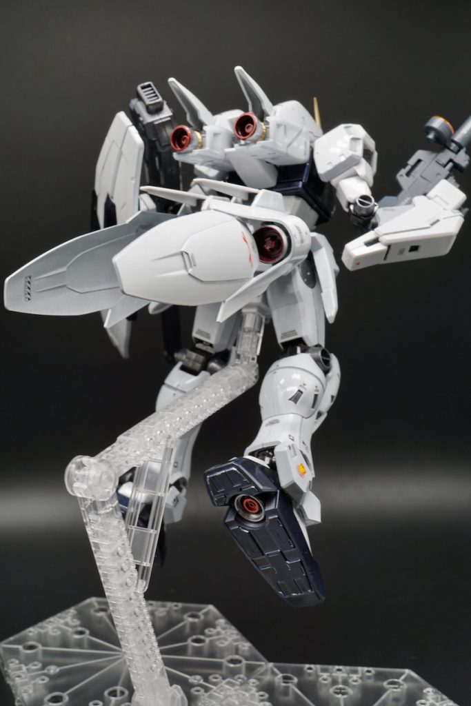 ガトーカラーで製作した青いGP02、ヘイズル風カラーリングのGP03。続くGP03はティターンズカラーにゴールドのラインが映えるT3部隊カラーで仕上げようと計画中。
最後までご覧くださいましてありがとうございました♪