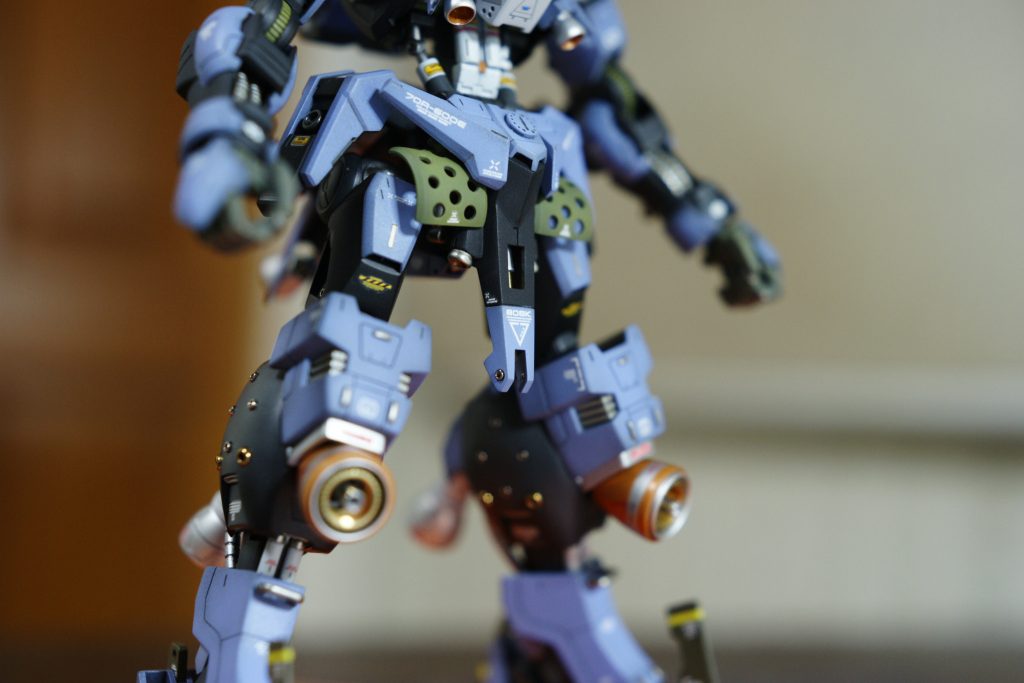 各所に手芸屋さんで売っている、メッキビーズを埋め込みました。安くて沢山入ってるし、効果は抜群です。