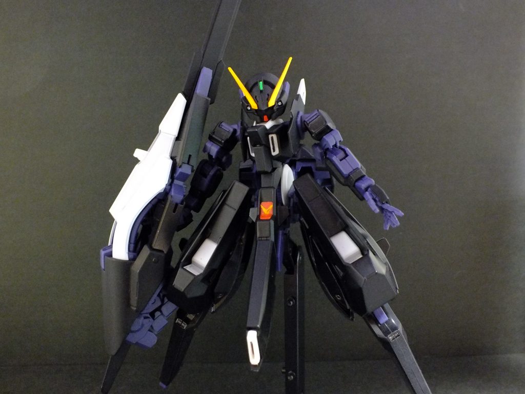 正面 一部の例外を除き、白の部分を黒に塗り替えただけでレジオン仕様になります。