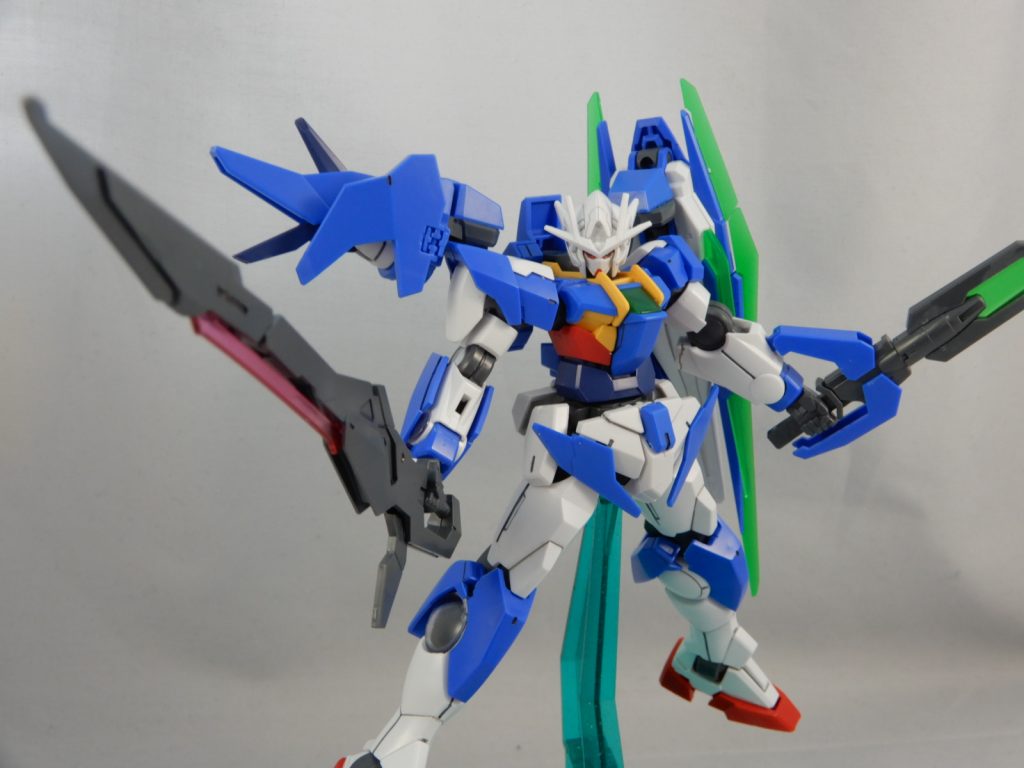 ストライクガンダムのように右後の装備をソードやランチャー選択可能！