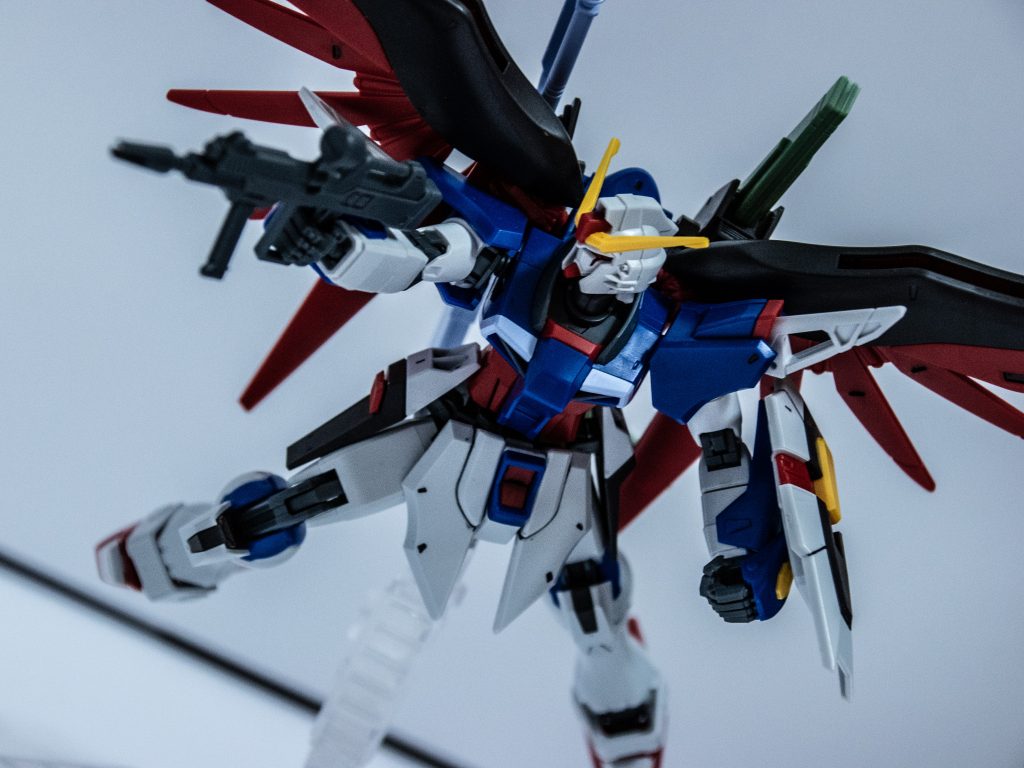 大学卒業後しばらくガンプラを組んでいなかったのですが、新HGでデスティニーがでるとのことで
買ってしまいました。