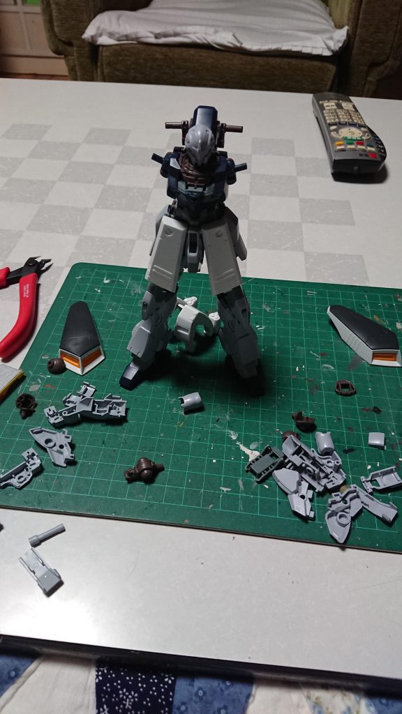 シナンジュスタインに増加装甲を着ける時の工程です。増加装甲がそのままでは付かないので苦労しました。