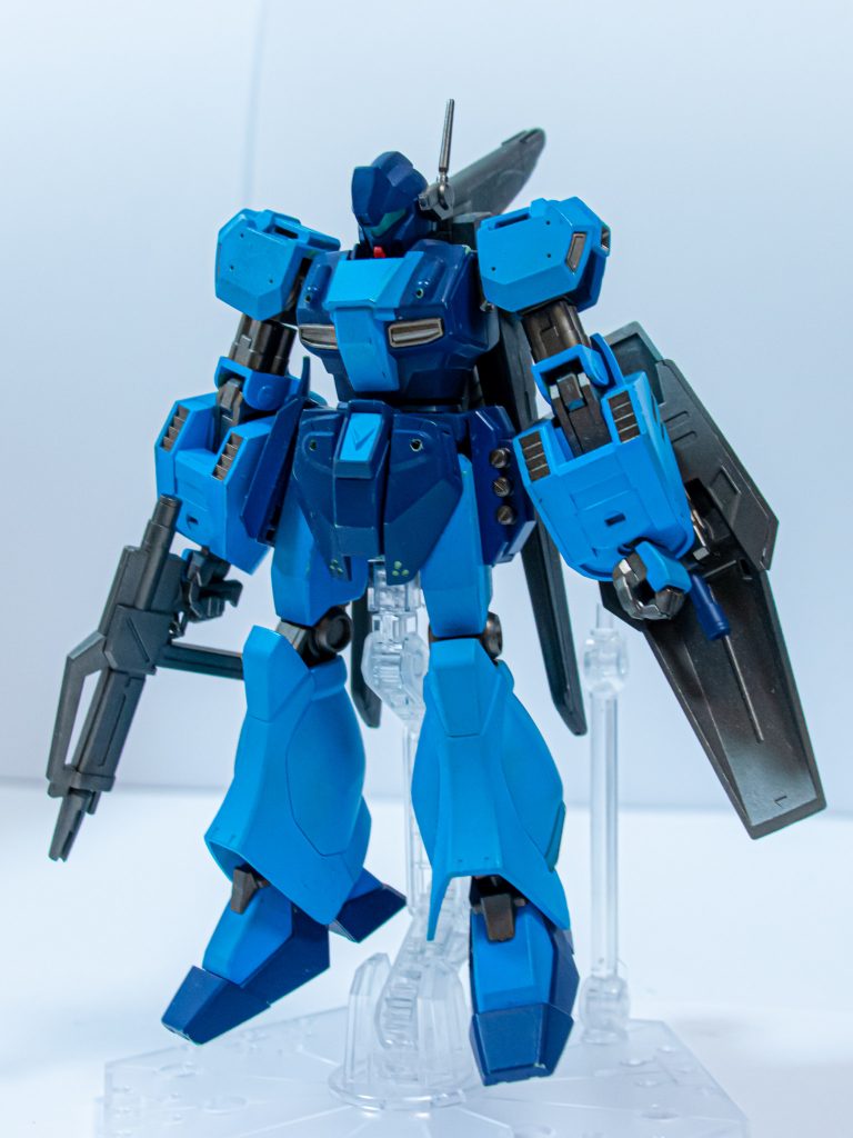 第二次ネオ・ジオン抗争ののちユウ・カジマのもとに配備したとされる機体。
機体色をかつての乗機を彷彿とさせる青系統で塗装されているのが特徴である。
