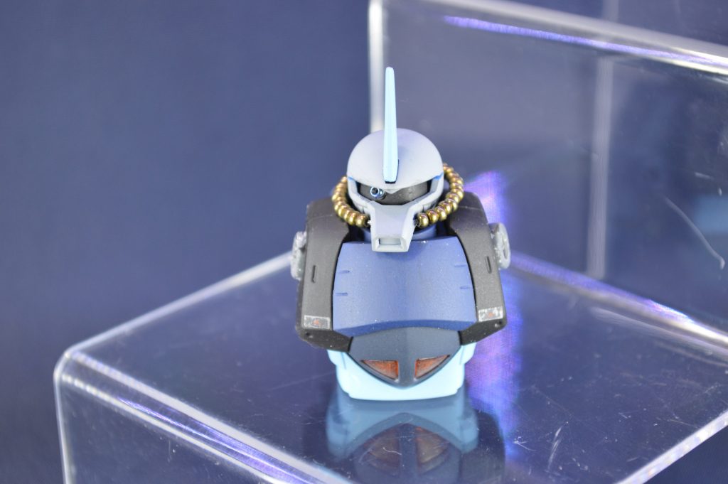 顔の動力パイプはビーズで表現しました。