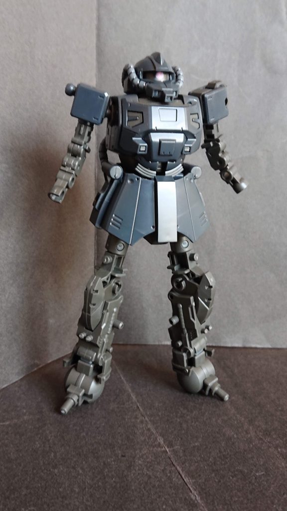 HGですが、オリジン系なので半フレーム構造です。