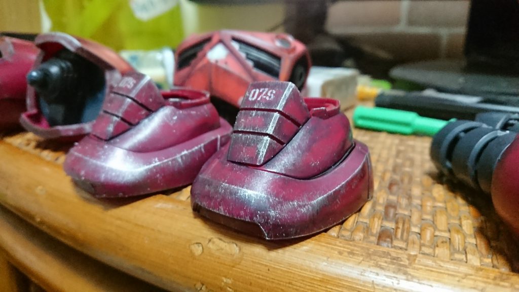 焼鉄色でドライブラシ気味に汚しました。場所によってはリアルタッチマーカーで濃淡をつけました。