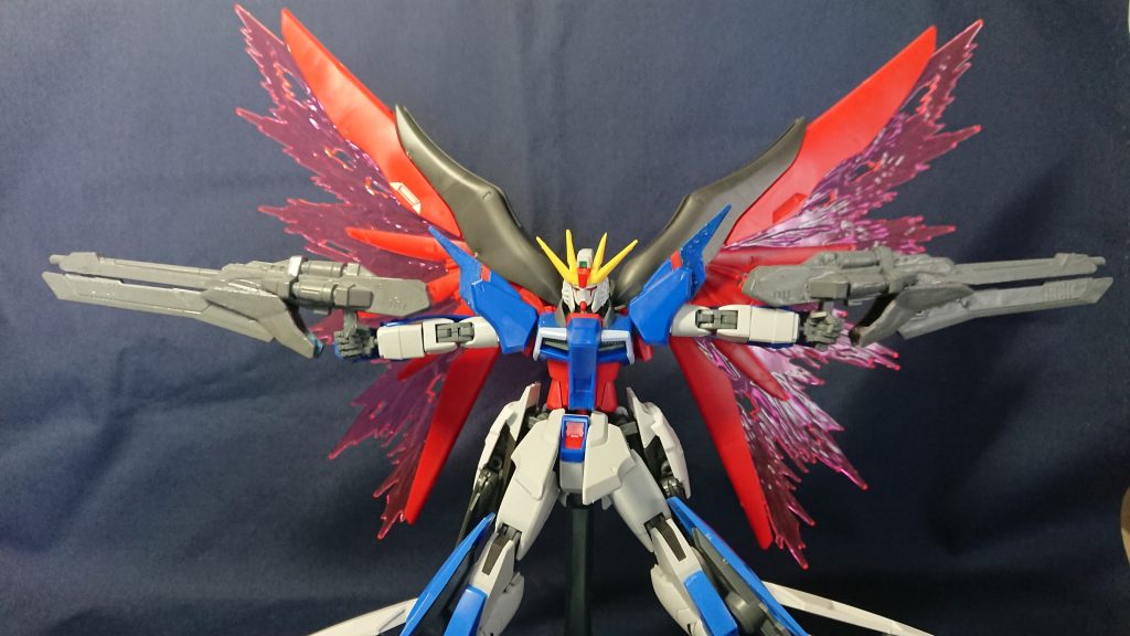 「可変式バヨネット・ライフル」
本機のメイン武装。可変式と名前がなっているのは通常のビームからローエングリーン級までのビームを選択可能のため