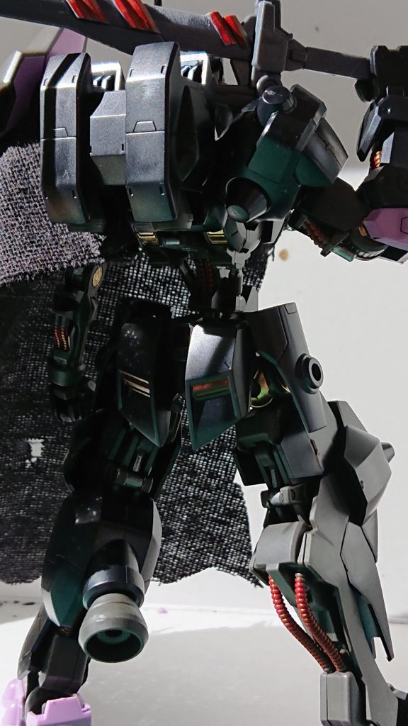 背部。
今回試験的にフレームの部分塗装を行ってみた。
特にお気に入りの一枚。