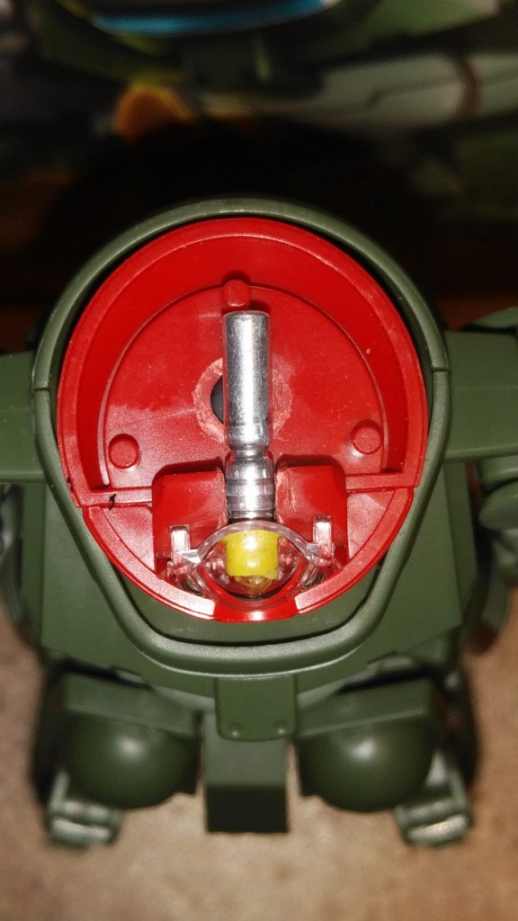 頭内部をくり抜いて、ミライトのイエローを仕込みました。