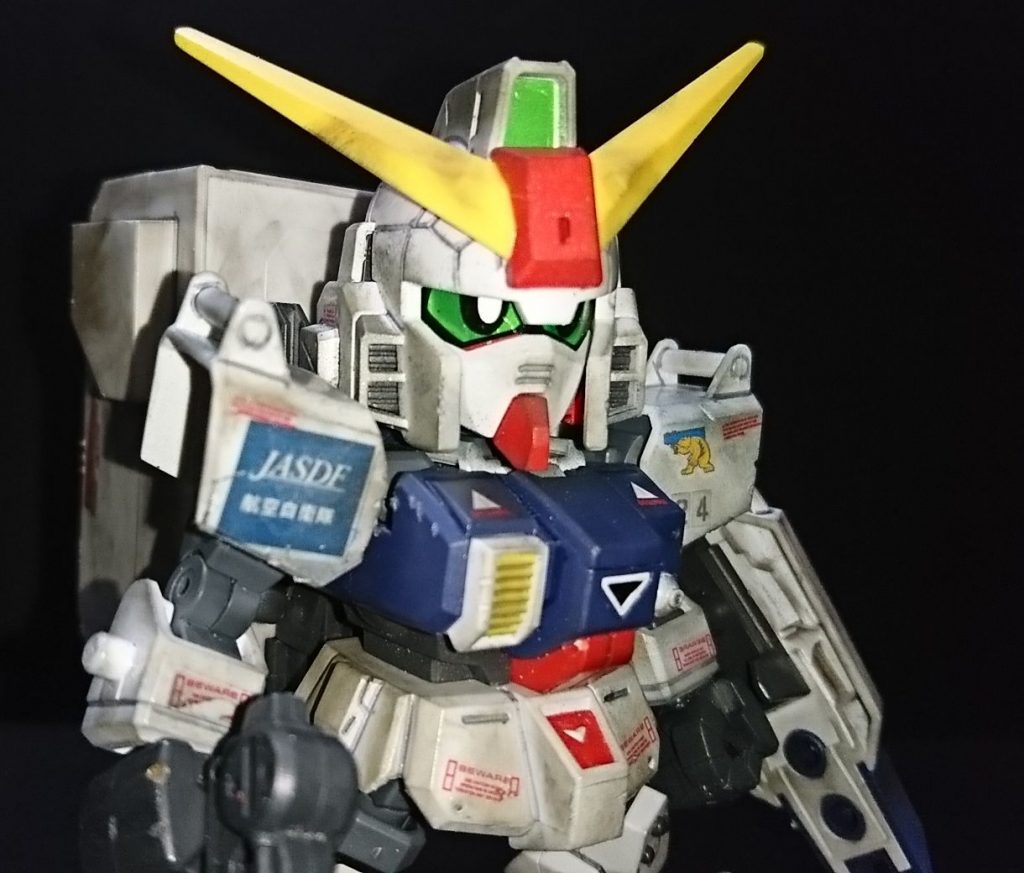 両肩には所属等自作デカール。