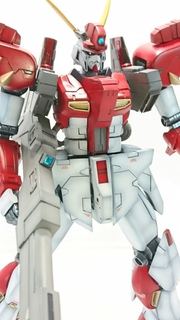 頭部は当時、詳細がわからなかったので悪そうにしたくてバ○グナーやダ○ガイオーを参考にしてます。
腹部のパイプはジオン系やプロヴィデンスのイメージです。