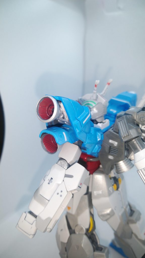 スカイブルー部のみ、ラッカースプレーで塗装。それ以外は水性カラーで刷毛塗りしました。