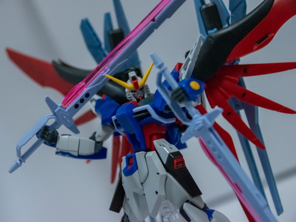 また、アロンダイトは一部の設計を変更し
「アロンダイト改」として二振り装備している。