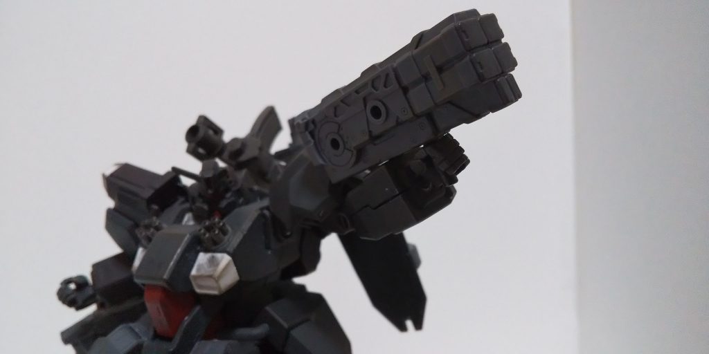 ・5連装ロケットランチャー
本機の中では実質的に現地調達の武装で
ある。
入手経路は不明だが、抜群の威力を
誇る。