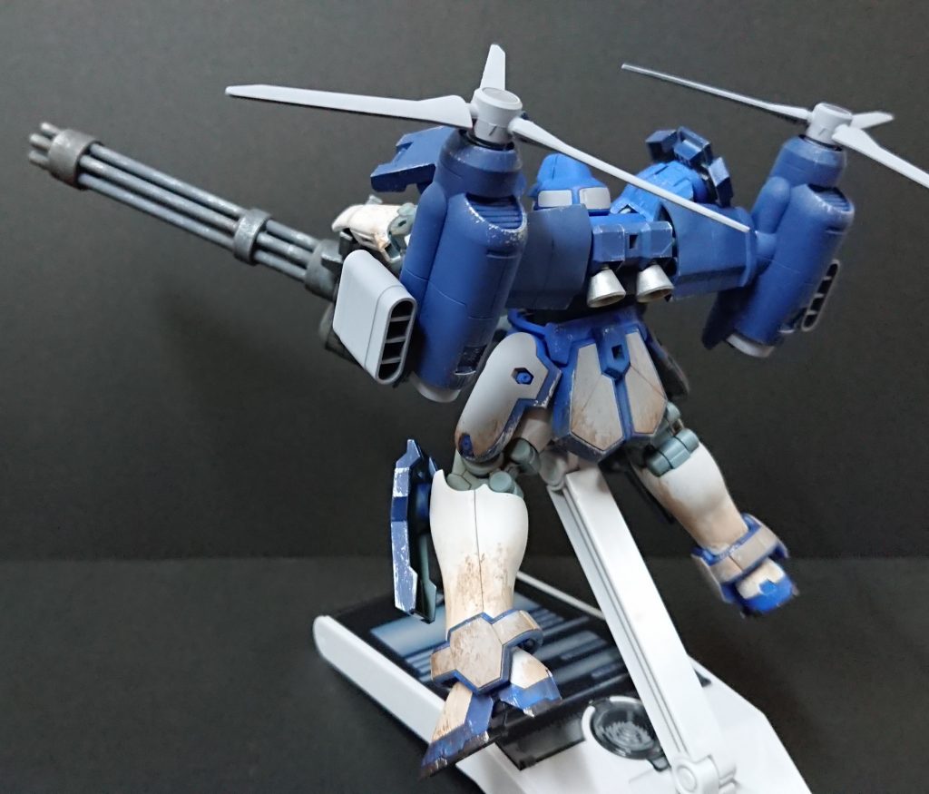 カラーは悩みました・・・
戦闘機イメージだとグリーン系もありなのですが
他の人の作品の中に無いカラーを作りたかったので
ブルー系にしてみました。
ネイビーの調色は、わりと良い感じにできたと思います。