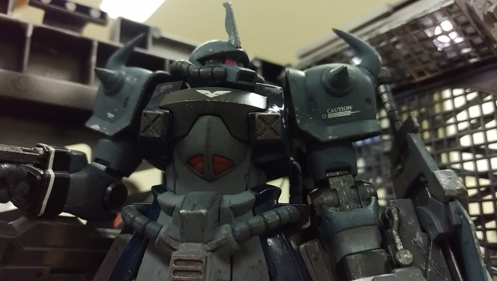 重厚感を出すためにアクリルのシルバーやガンメタルを塗っています。