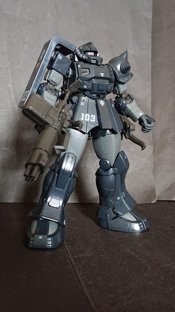 立ち姿 正面 ナンバリングシールが付属するので好みの番号にできます。