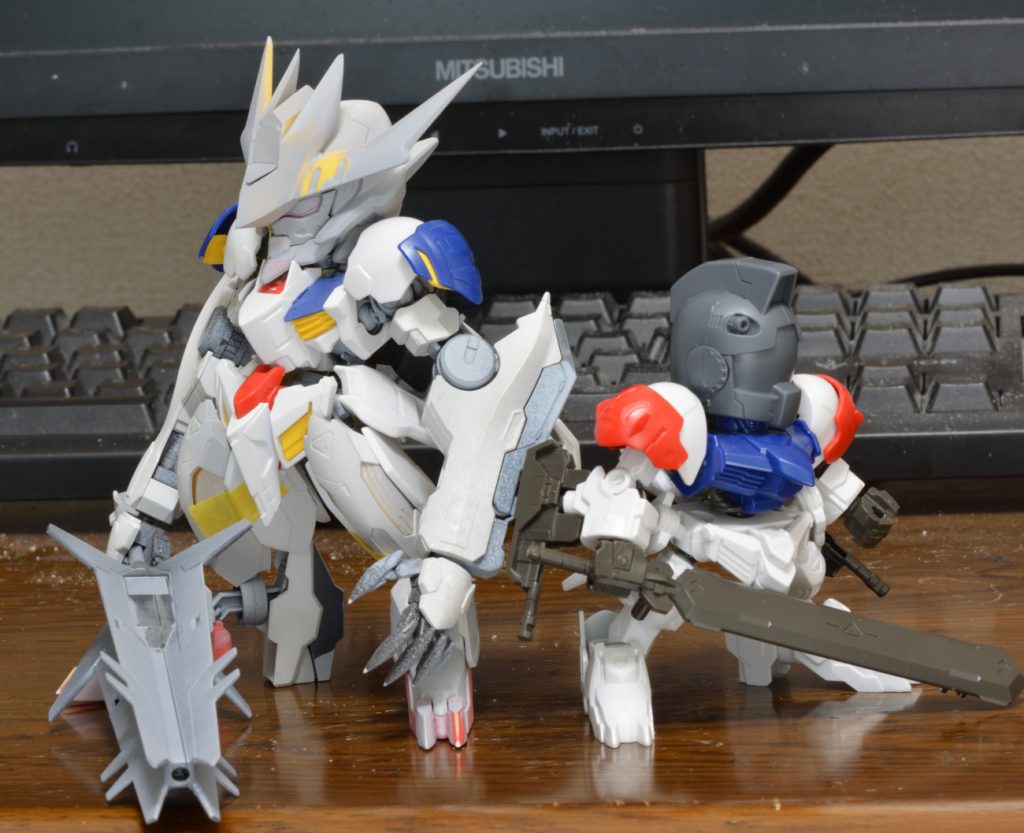 初めはCSフレームにHGの装甲を被せていくイメージで製作していましたが、予想以上にHGのパーツがそのまま使えそうだったため路線変更し、通常のSDの2倍弱まで大型化しました。